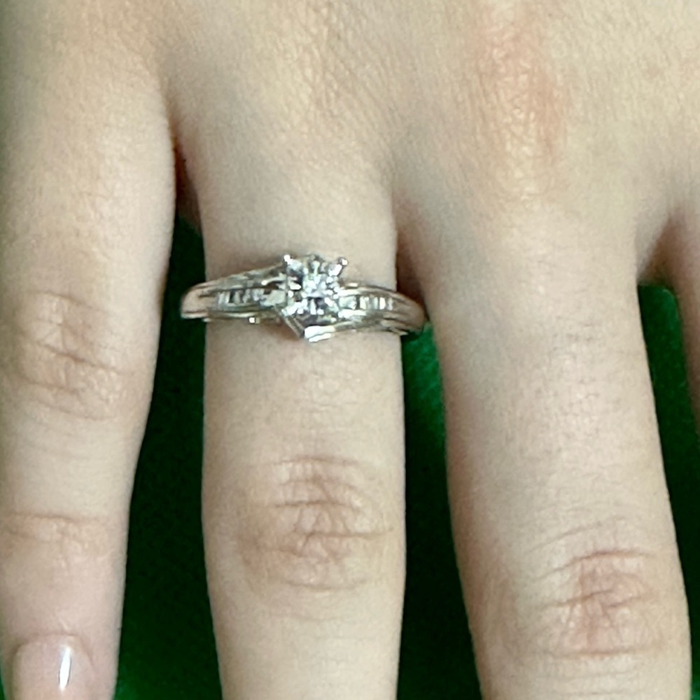 Diamonds real 10k real solid gold ring size 7